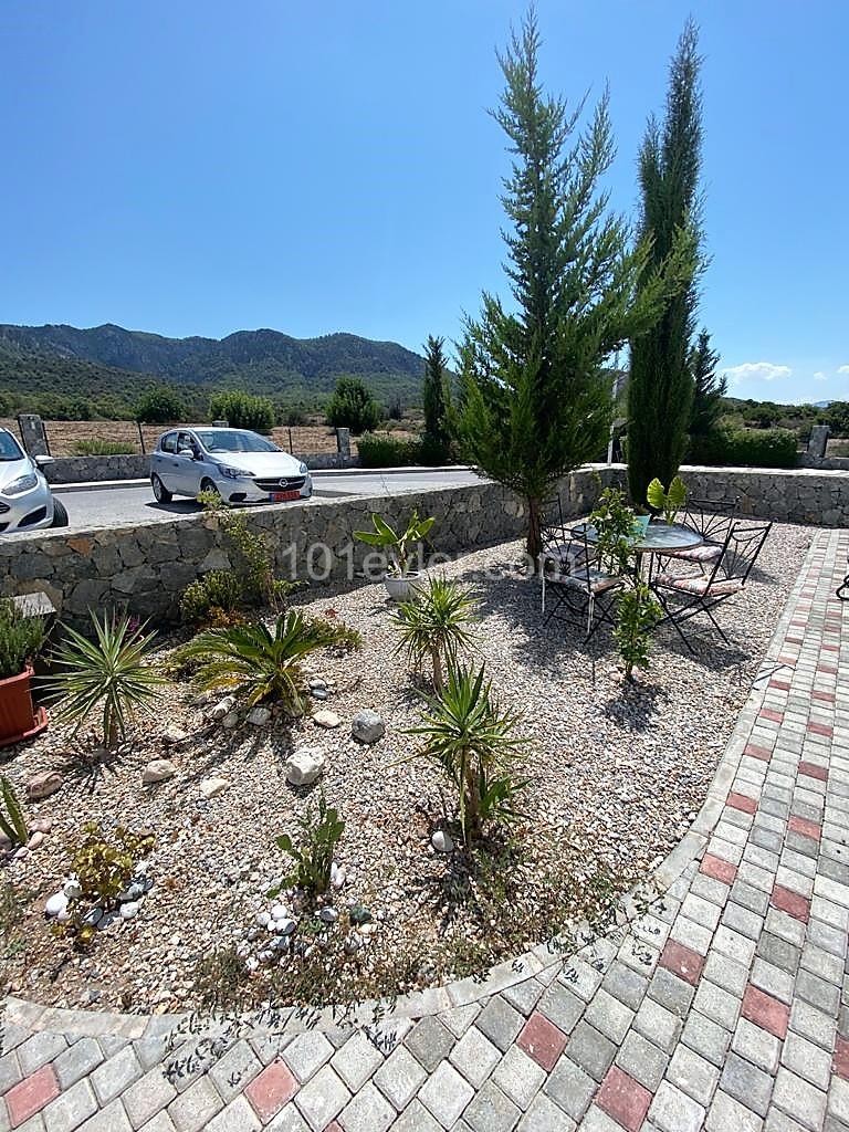 Contemporary 2 bedroom Beachside Apartment