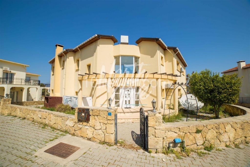 Well-located 4 bedroom sea-view villa