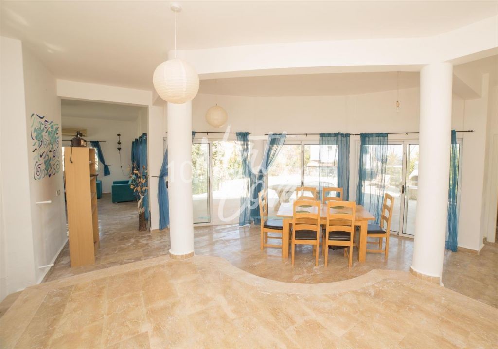 Well-located 4 bedroom sea-view villa