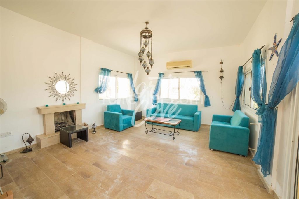 Well-located 4 bedroom sea-view villa