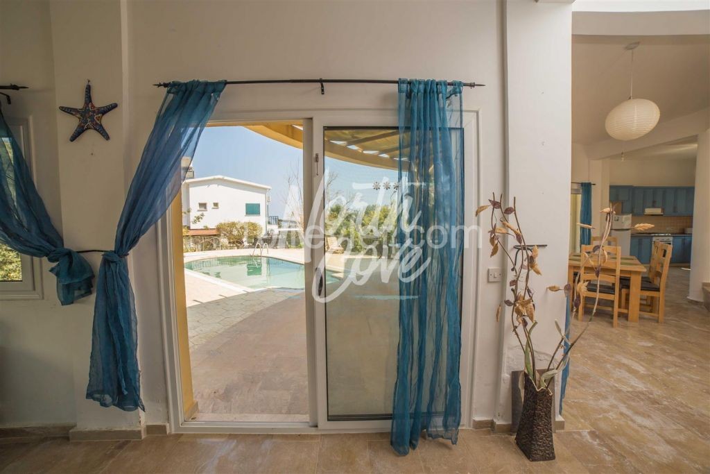 Well-located 4 bedroom sea-view villa