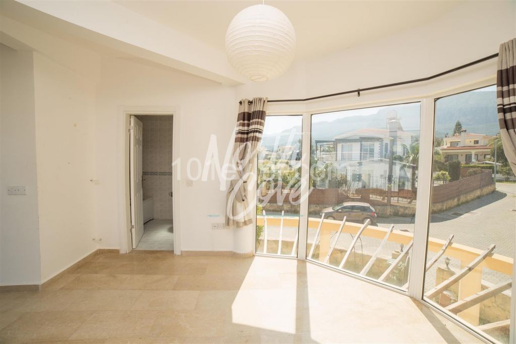 Well-located 4 bedroom sea-view villa