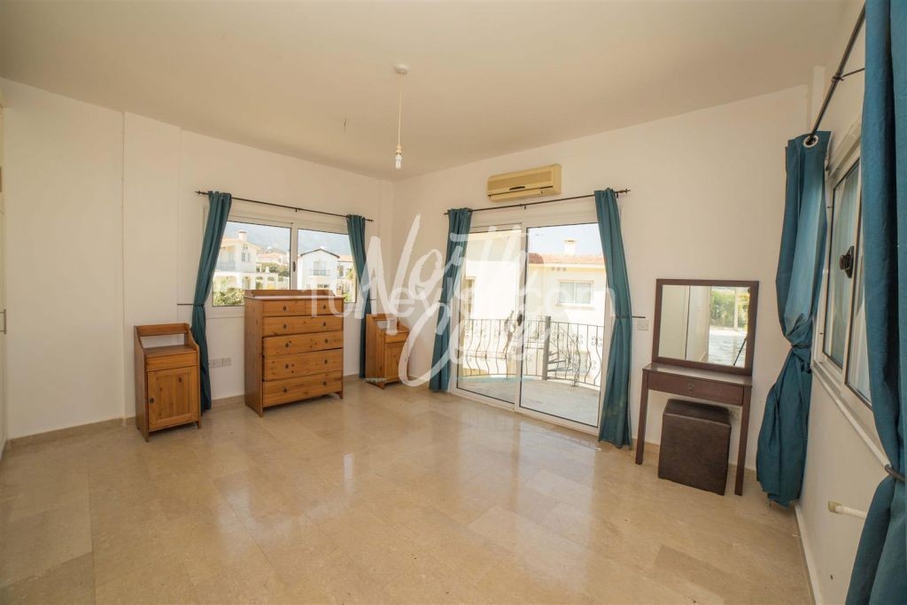 Well-located 4 bedroom sea-view villa