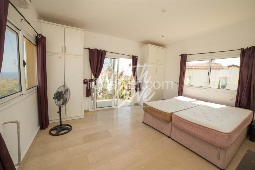 Well-located 4 bedroom sea-view villa