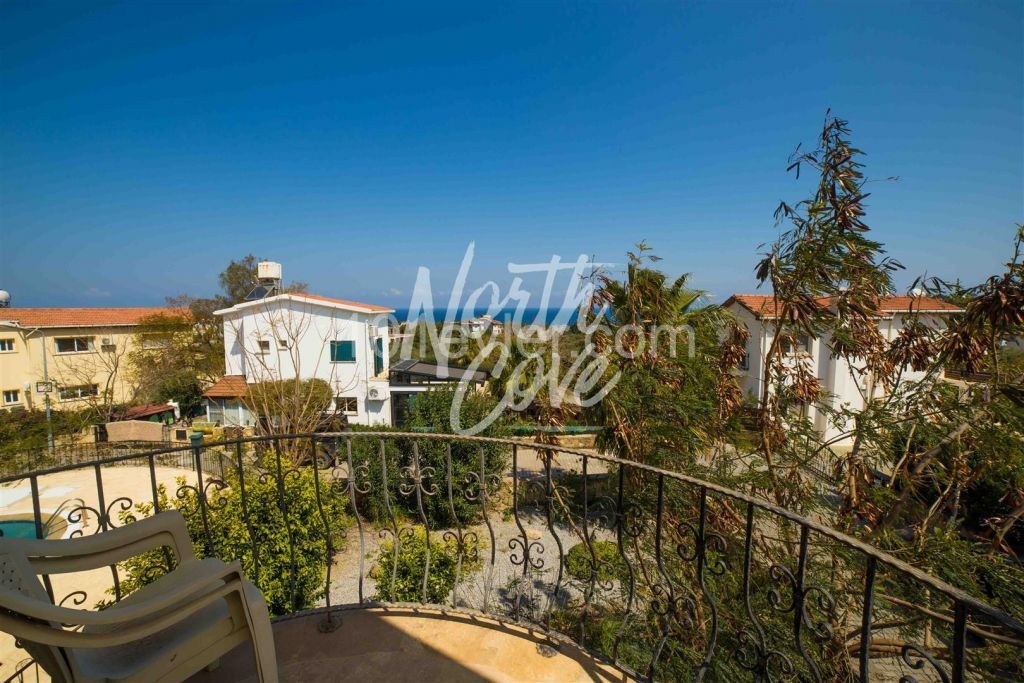 Well-located 4 bedroom sea-view villa