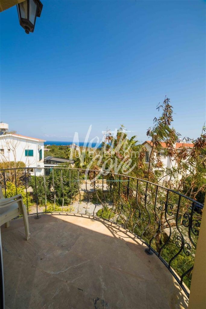 Well-located 4 bedroom sea-view villa