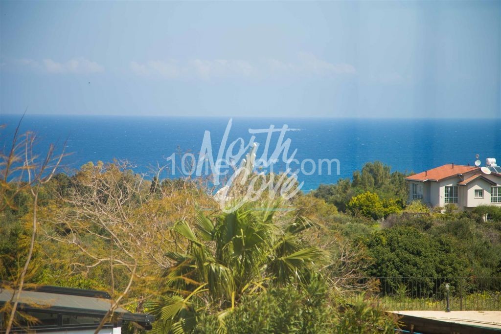 Well-located 4 bedroom sea-view villa