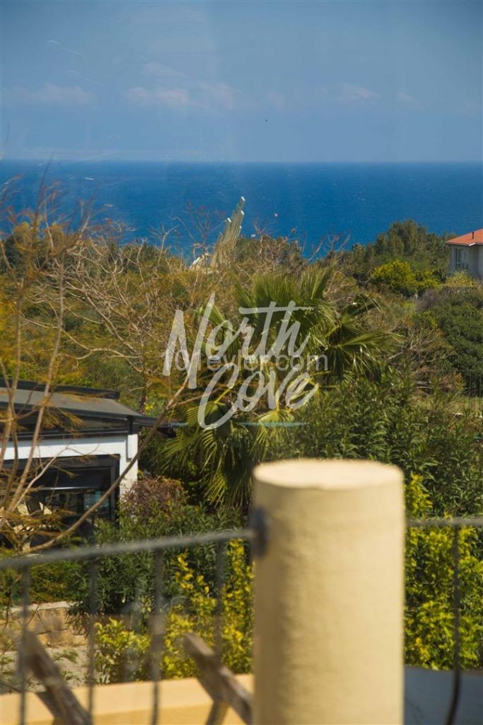 Well-located 4 bedroom sea-view villa