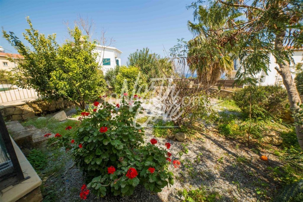 Well-located 4 bedroom sea-view villa