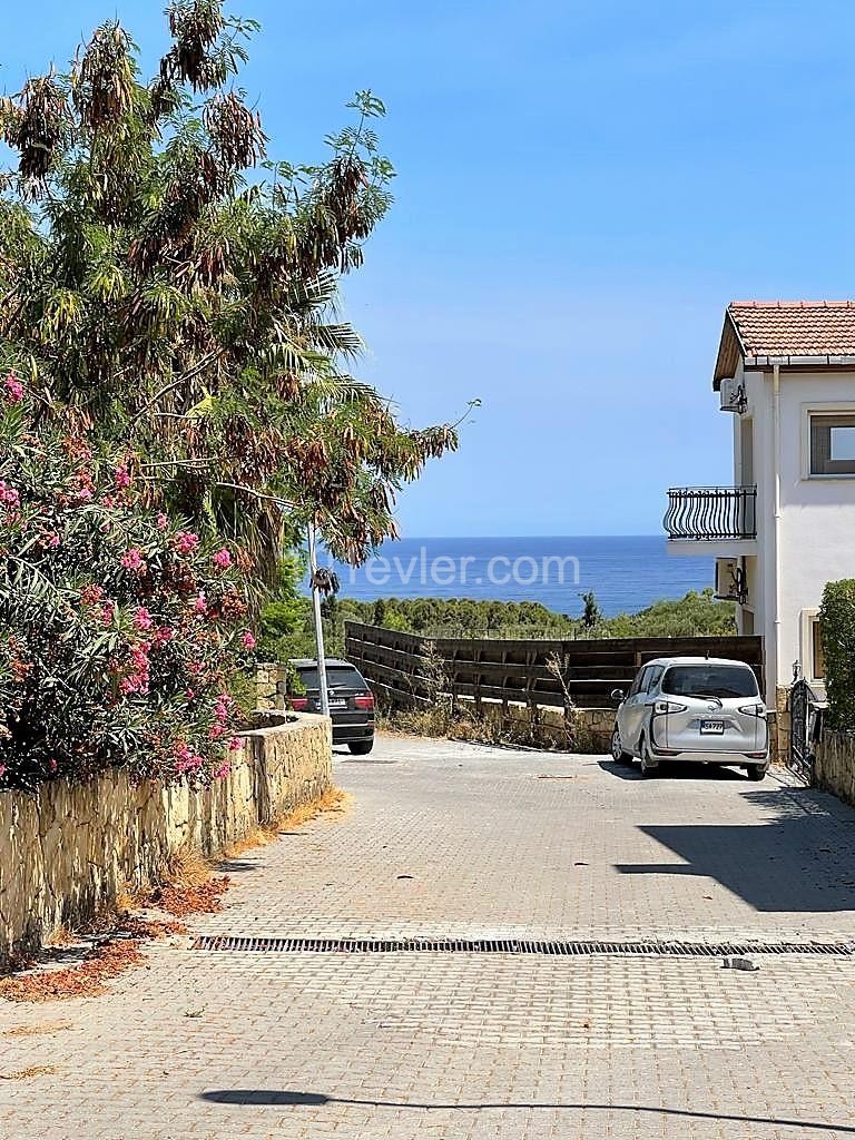 Well-located 4 bedroom sea-view villa