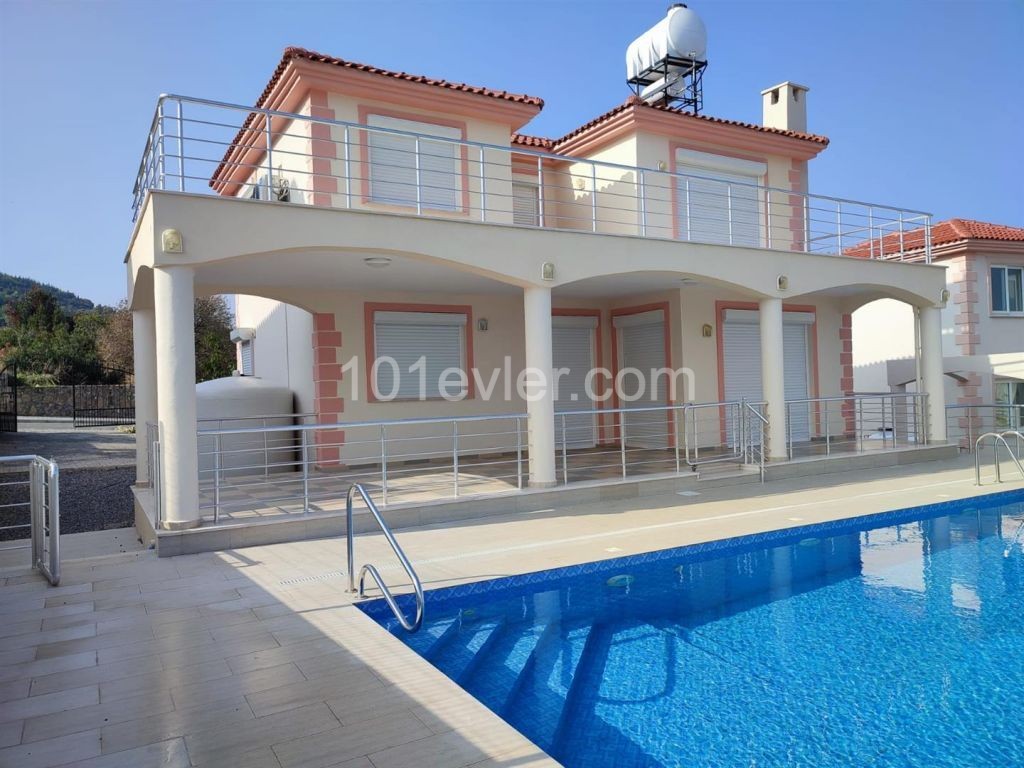 Alluring 3 bedroom hillside villa