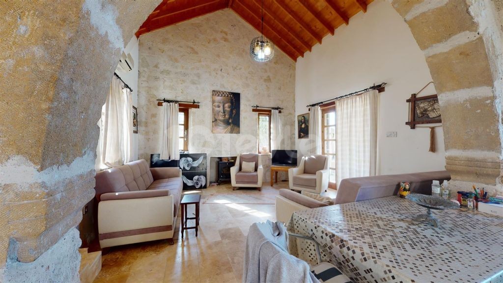 Stunning 4 Bedroom Traditional Stone House