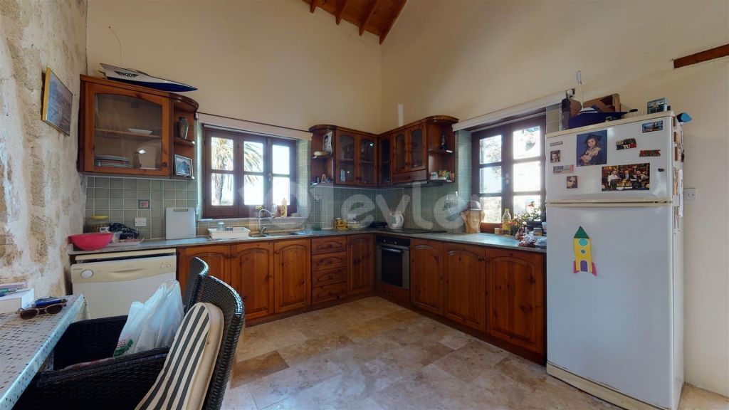 Stunning 4 Bedroom Traditional Stone House