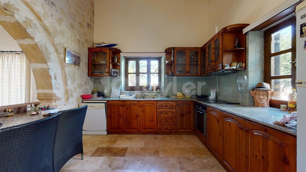 Stunning 4 Bedroom Traditional Stone House