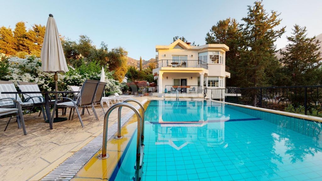 Fabulous three bedroom villa with stunning views