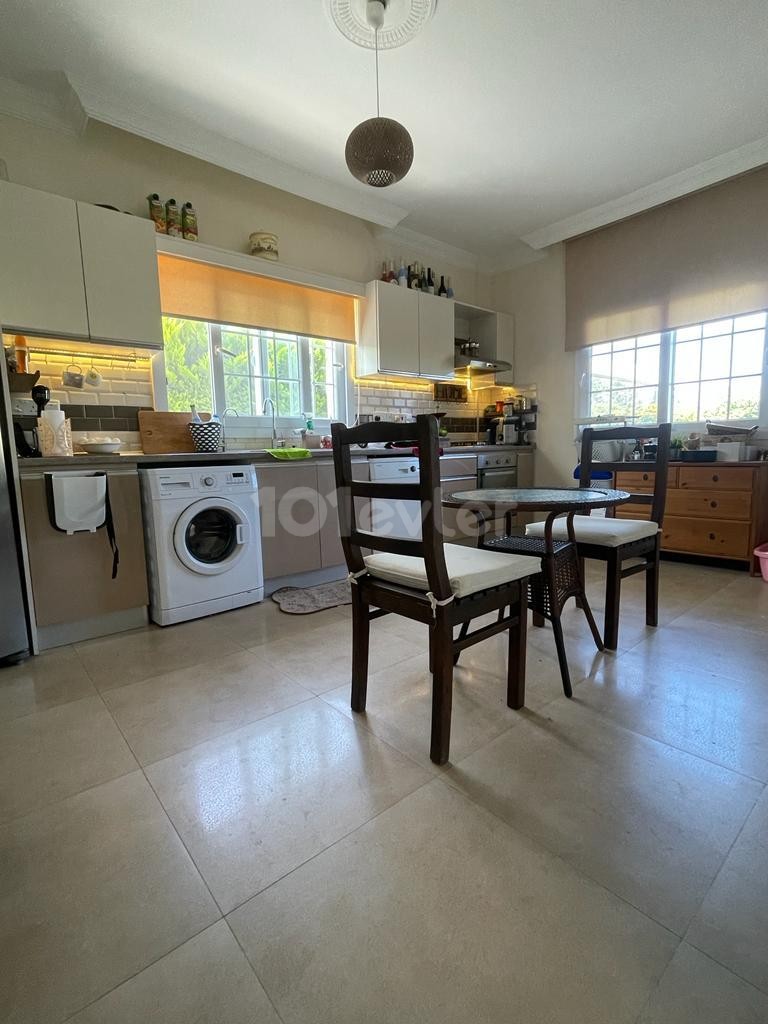 Beautifully Presented 3 Bedroom Well-Located Villa