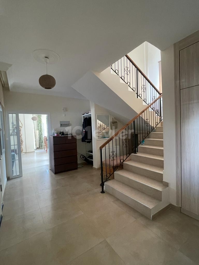 Beautifully Presented 3 Bedroom Well-Located Villa