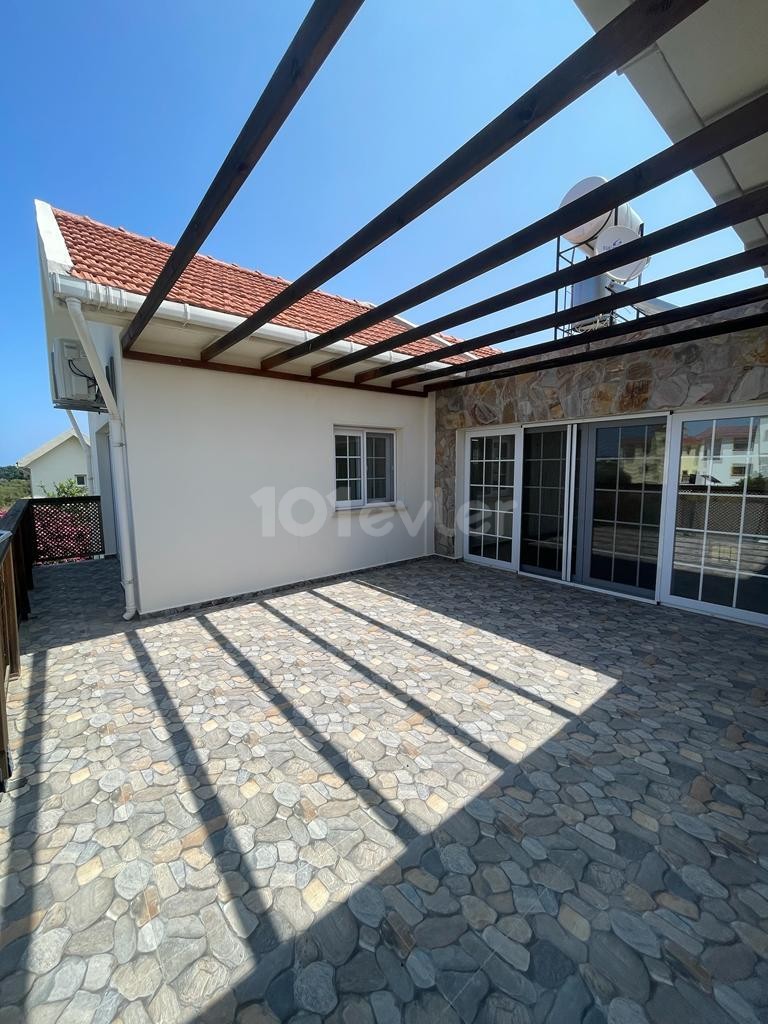 Beautifully Presented 3 Bedroom Well-Located Villa