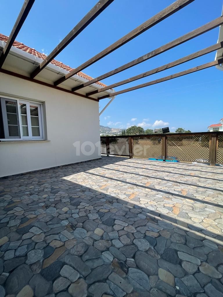 Beautifully Presented 3 Bedroom Well-Located Villa
