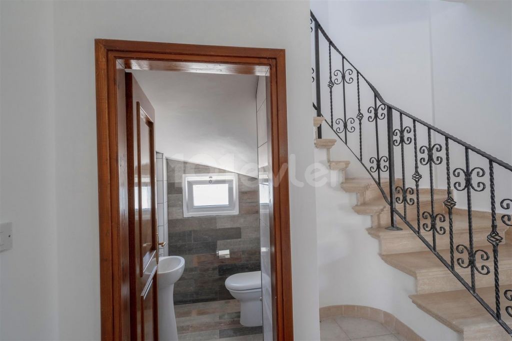 Bright 4 Bedroom Well situated Villa