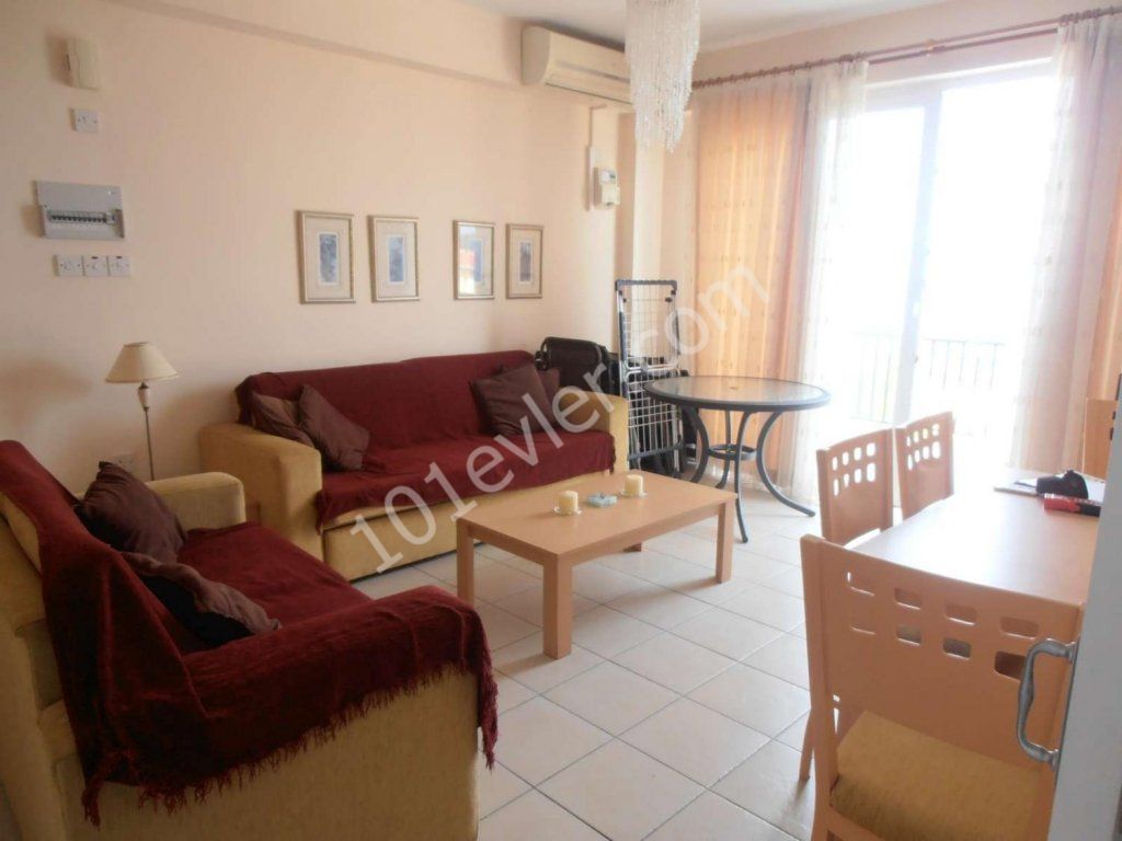 2 Bedroom apartment with communual pool 