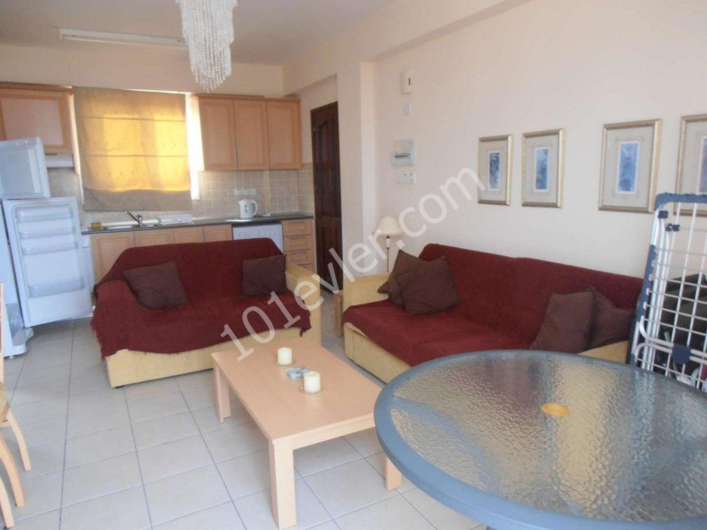 2 Bedroom apartment with communual pool 