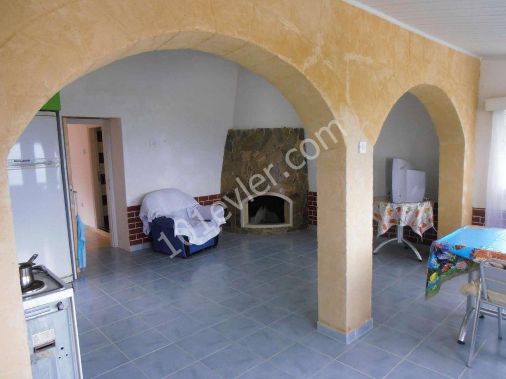 Girne - Lapta 2 + 1 Koy evi comple modern islemler ister