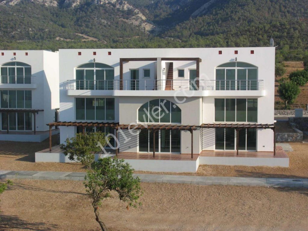 Girne - Bahceli  Satilik 2 + 1 Apartman Baslanci Fiyatlar £60,000