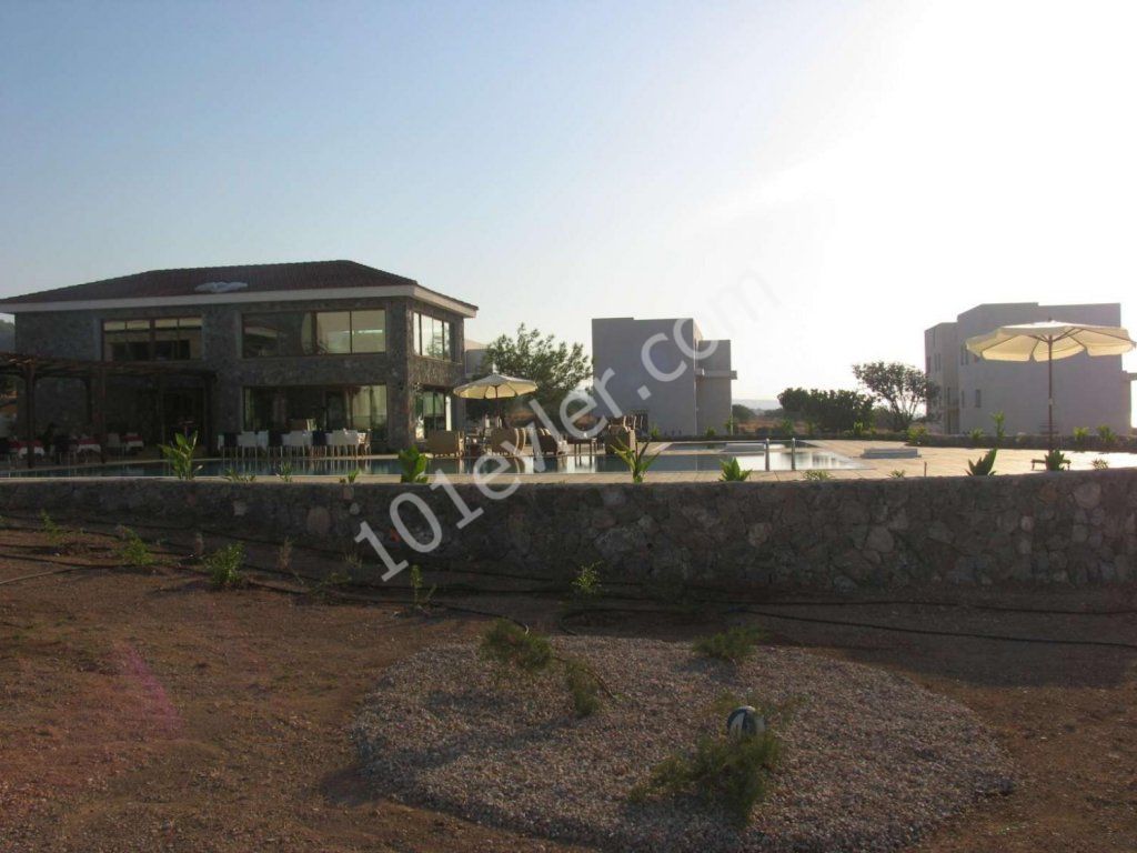 Girne - Bahceli  Satilik 2 + 1 Apartman Baslanci Fiyatlar £60,000