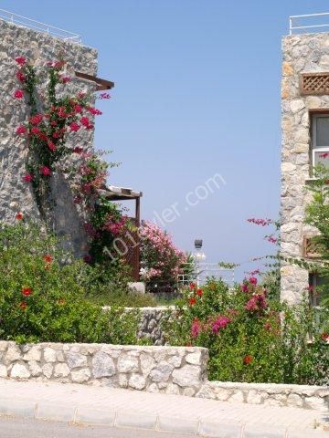 Girne - Bahceli  Satilik 2 + 1 Apartman 