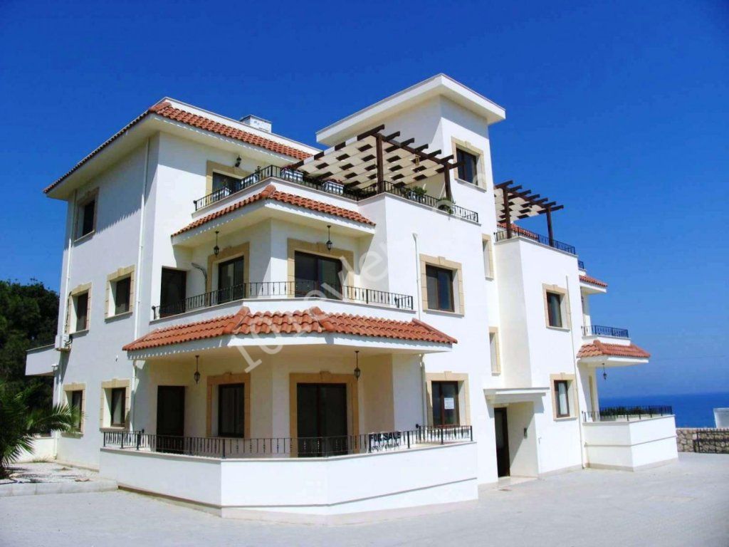 3 Bedroom  Apartment with Communal Pool 