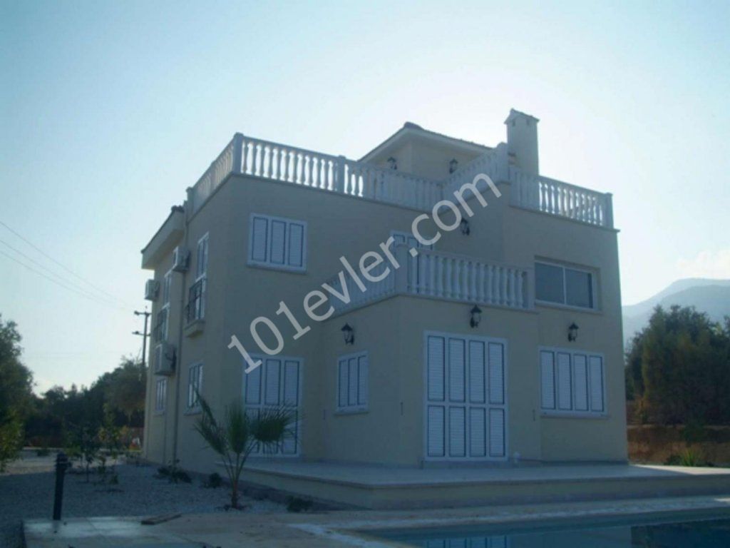 KYRENIA OZANKOY 3+1 SATILIK VILLA