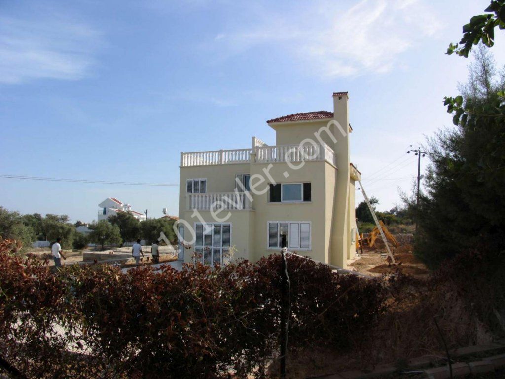 KYRENIA OZANKOY 3+1 SATILIK VILLA