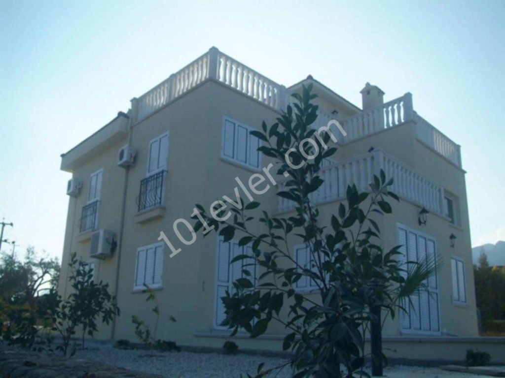 KYRENIA OZANKOY 3+1 SATILIK VILLA