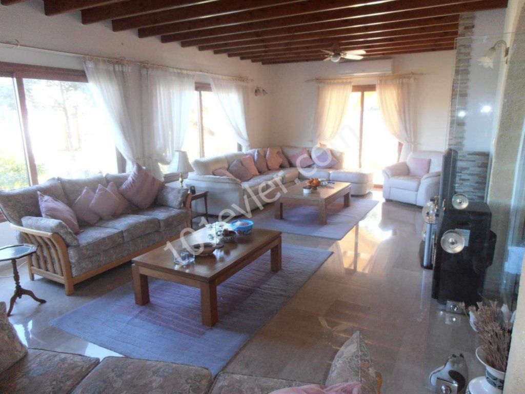 FOR SALE 3 BEDROOM VILLA WITH A POOL KYRENIA MALATYA