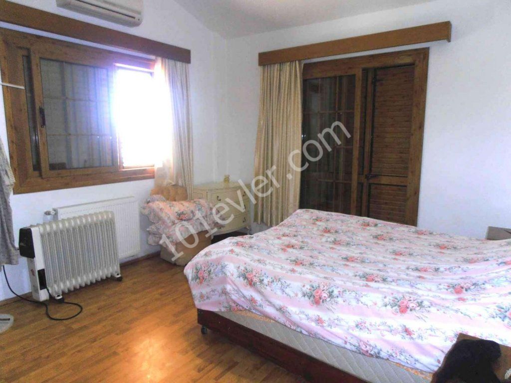 Satilik Villa 4 donum uzerinde 4 +1 villa