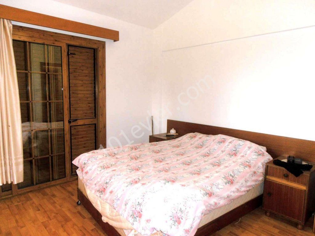 Satilik Villa 4 donum uzerinde 4 +1 villa