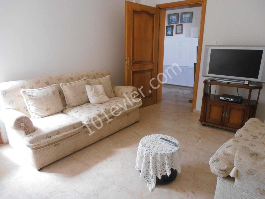 Satilik Villa 4 donum uzerinde 4 +1 villa