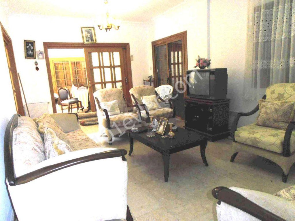 Satilik Villa 4 donum uzerinde 4 +1 villa