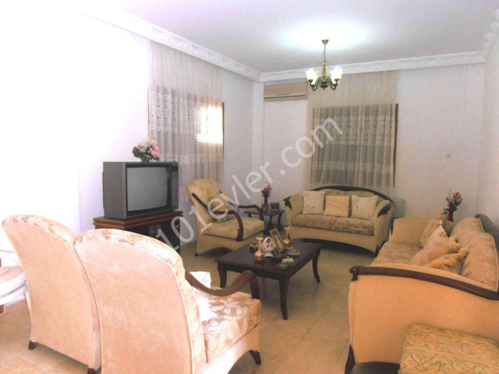 Satilik Villa 4 donum uzerinde 4 +1 villa