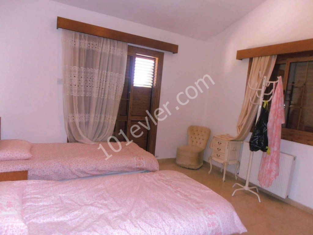 Satilik Villa 4 donum uzerinde 4 +1 villa