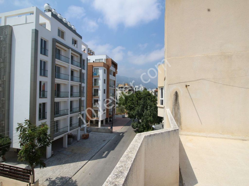 GIRNE MERKEZ 140M2  PENTHOUSE APARTMAN  + 140 M2 OZEL TERRACE 