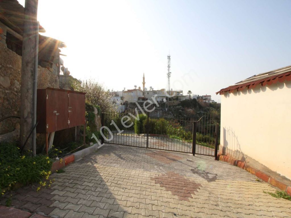 TRADITIONAL CYPRIOT 2 BEDROOM BUNGALOW