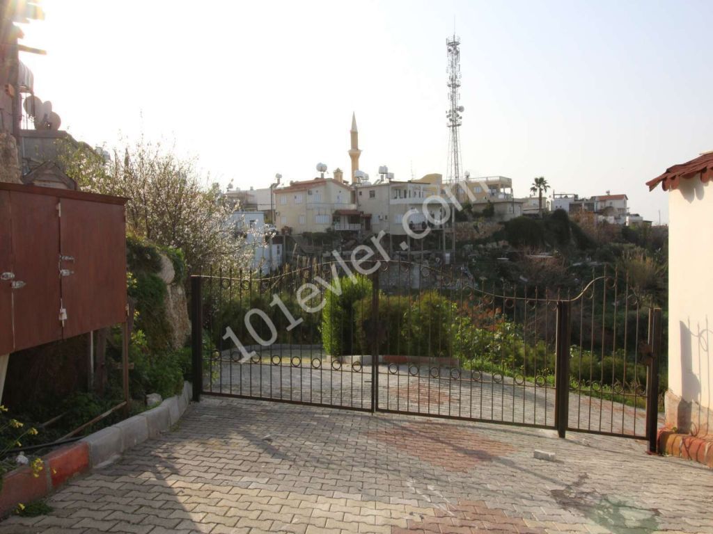 TRADITIONAL CYPRIOT 2 BEDROOM BUNGALOW