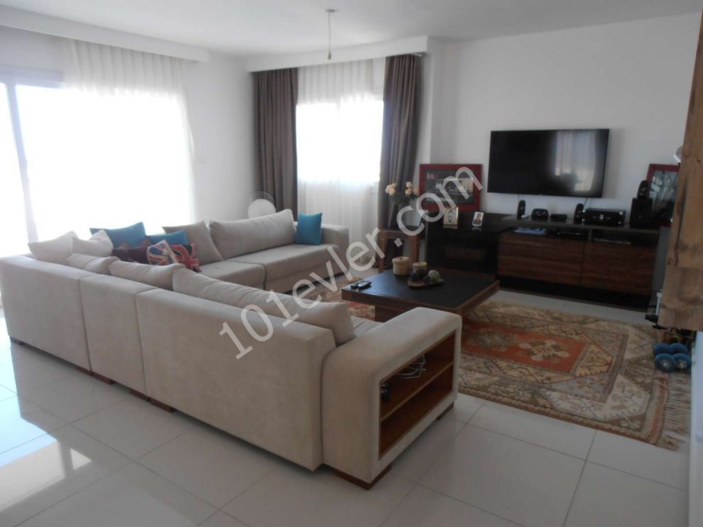 3 BEDROOM MODERN PENTHOUSE IN CENTRAL GIRNE