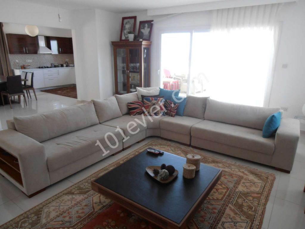 3 BEDROOM MODERN PENTHOUSE IN CENTRAL GIRNE