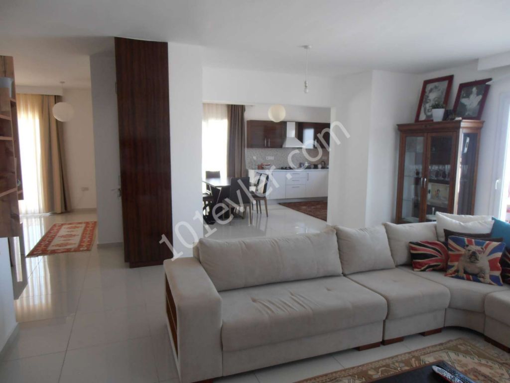 Penthouse Kaufen in Girne Merkez, Kyrenia