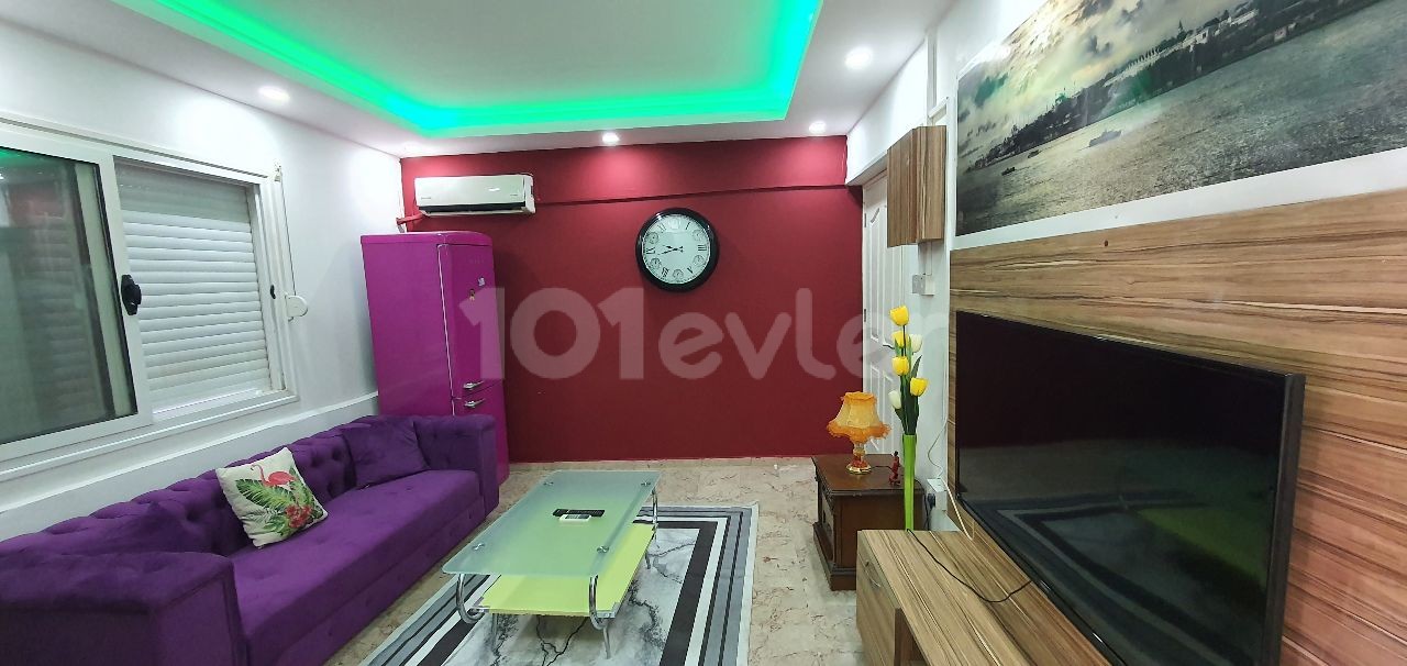  Kıbrıs Girne kiralık 1+1  daire.Gloria Jeaü  70 metre, plaj, casino 600 metre. GÜNLÜK kiralık