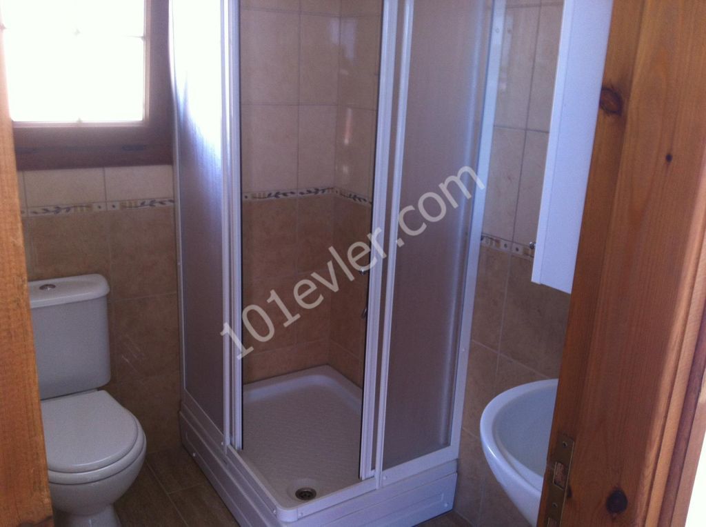 Girne Bellapis   ortak havuzlu sitede full eşyalı kiralık villa ( 2 deposit 1 kira 1komisyon olarak)