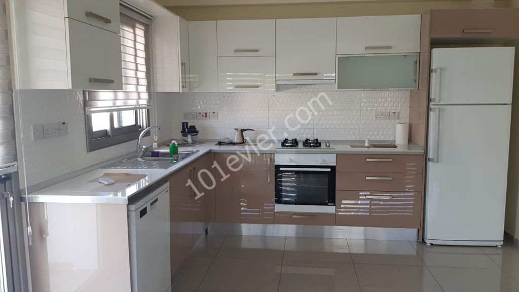 Girne Akçiçek Hastahanesi ve Eziç Penuts yanı.0.....135m2 on full eşyalı,inverter klimalı. 3+1 kiralık lüks daire( ebeveyn banyo tuvaletli) 2 deposit,1 kira 1komisyon. 1 kira 1 komisyon.